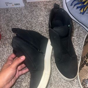 Black wedge shoes! Super cute